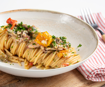 Pasta com peixes pobres