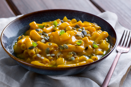 Pasta abóbora e óleo de cebolinha