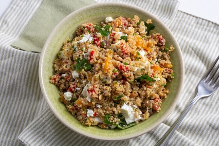 Salada de quinoa vegetariana