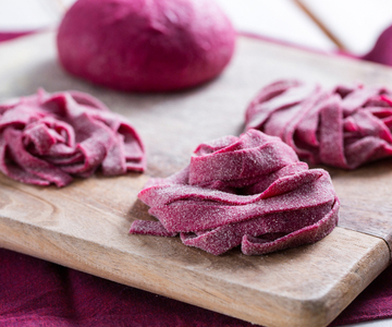 Massa fresca com beterraba