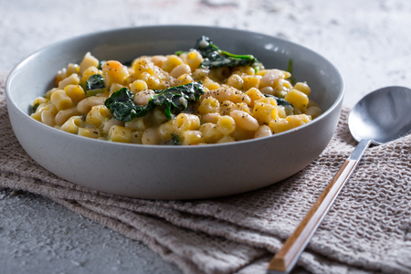 Pasta e fagioli com couve negra