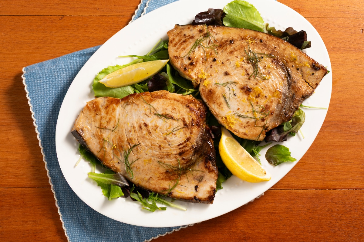 Peixe-espada na frigideira