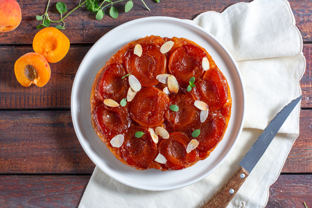 Tarte tatin rápida de damascos