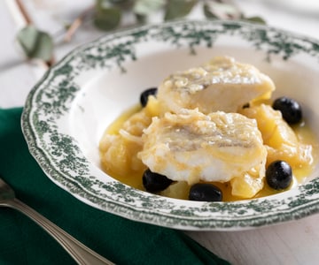 Bacalhau com batatas e azeitonas