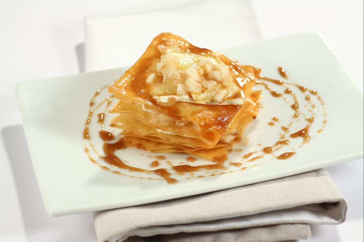 Mil-folhas de massa filo com peras e brie