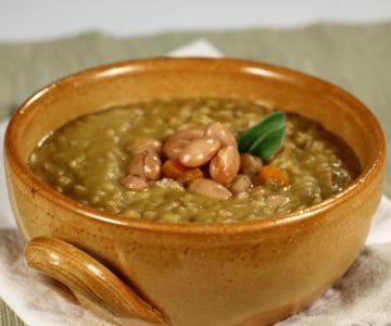 Sopa de farro e borlotti