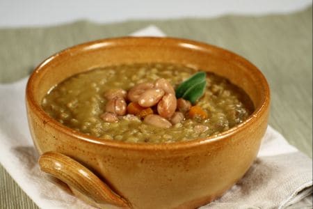 Sopa de farro e borlotti