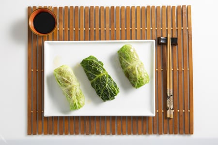 Charutos de repolho à oriental