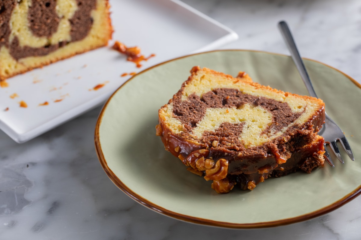 Plumcake mesclado com caramelo e frutas secas