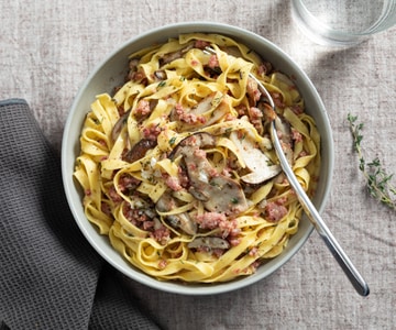 Tagliatelle cogumelos e linguiça