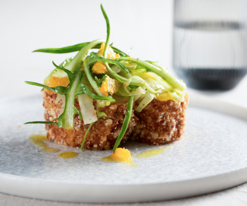 Costeleta de peixe-espada com salada de puntarelle