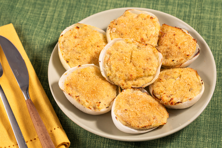 Cebolas recheadas à moda da Ligúria