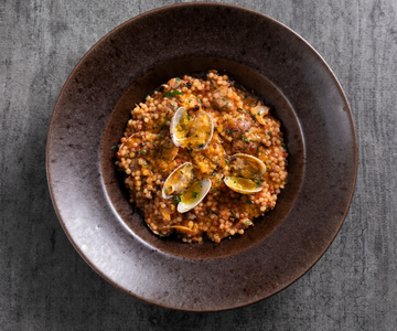 Fregola com amêijoas e bottarga