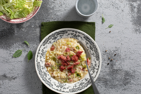 Risotto com repolho e linguiça