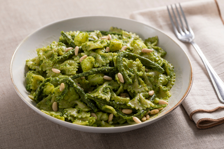 Massa fria ao pesto com batatas e vagens