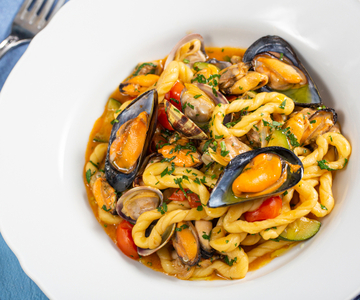 Lorighittas com molho de frutos do mar