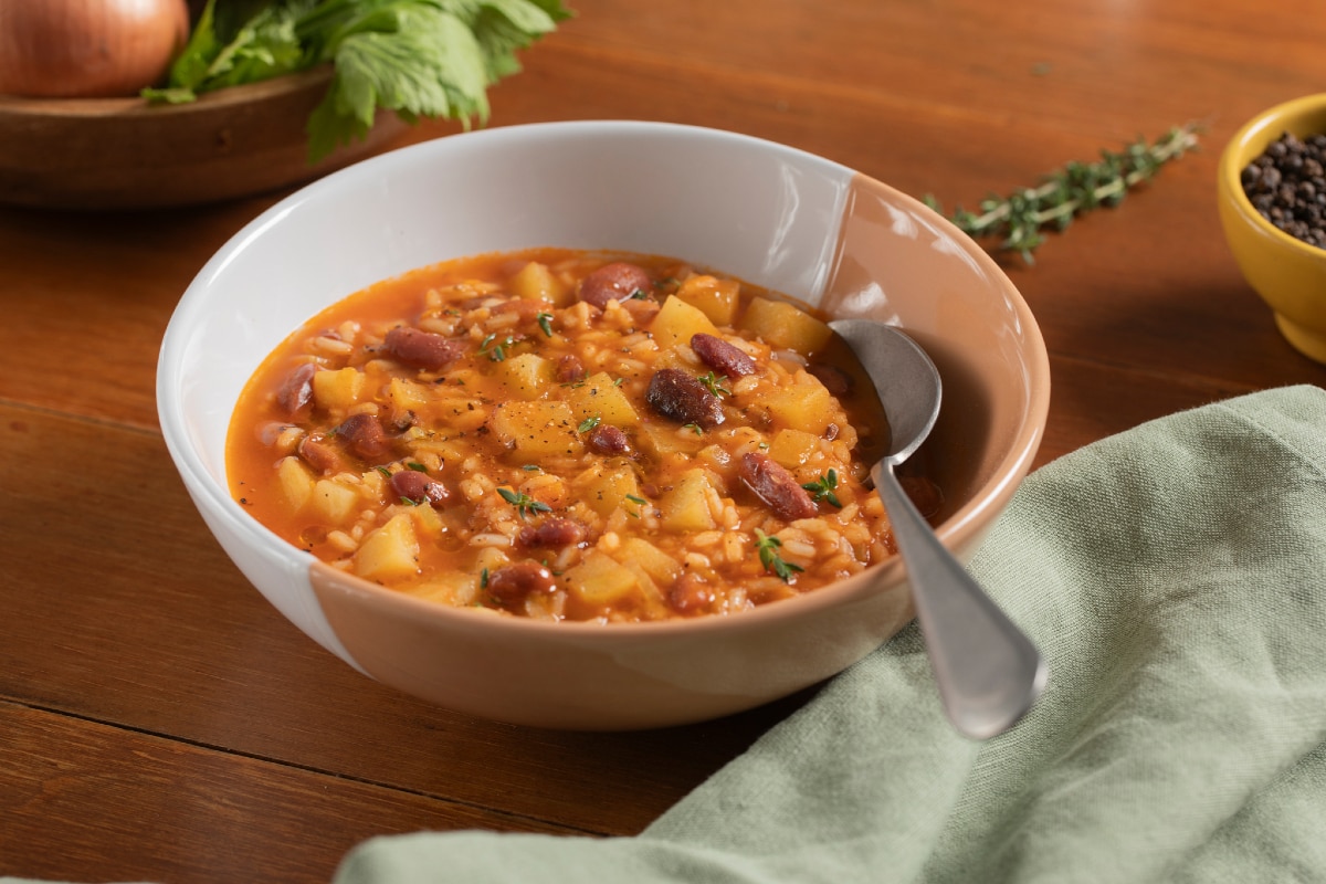 Sopa de arroz com legumes