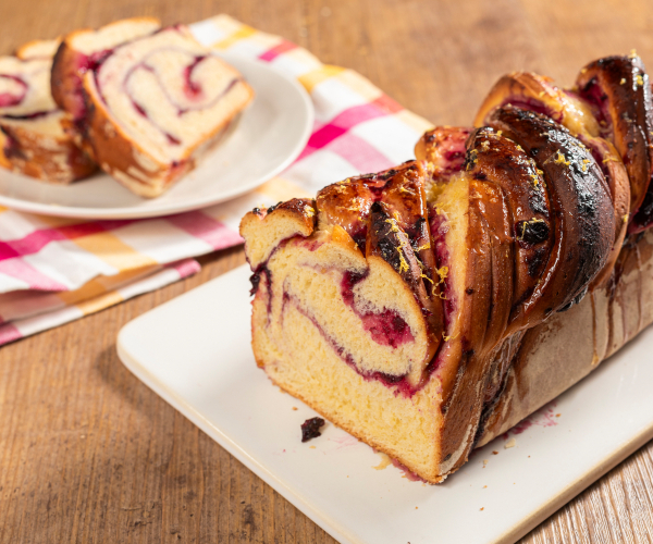 Babka de limão e mirtilos
