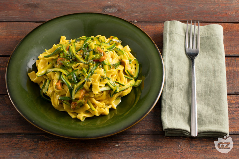 Tagliatelle com flores de abóbora
