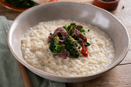 Risotto com stracchino, brócolis e anchovas