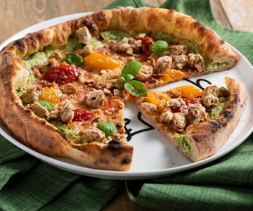 Pizza com borda recheada com pesto e ricota