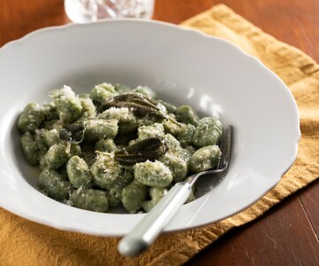 Nhoque de ricota com espinafre