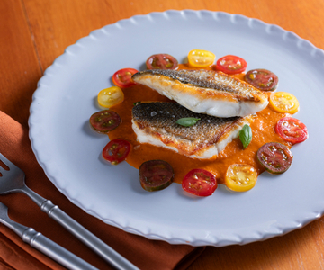 Filé de robalo com tomatinhos