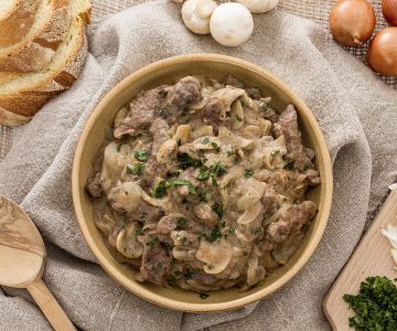 Carne à Stroganoff