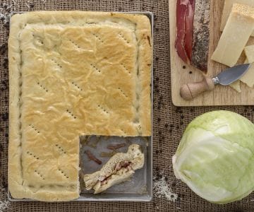 Focaccia recheada com repolho e speck