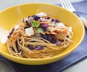 Pasta com repolho e bacon