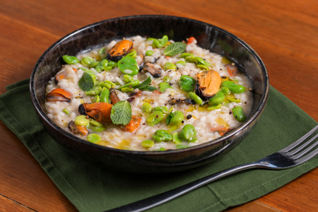 Risoto de mexilhões, favas e pecorino