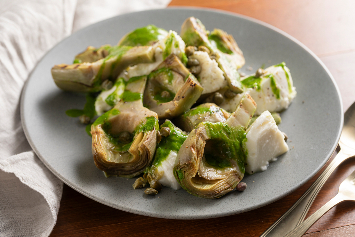 Alcachofras grelhadas com fiordilatte e molho de ervas