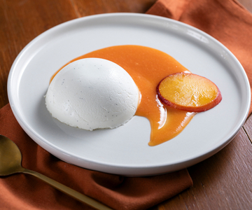 Panna cotta com coulis de pêssego
