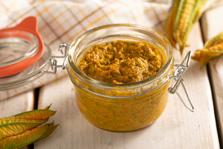 Pesto de flores de abobrinha