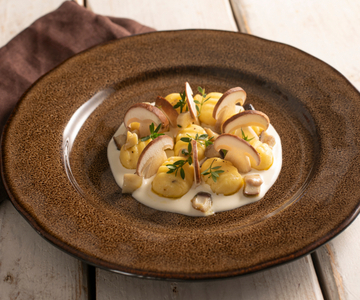 Nhoque com cogumelos e provola