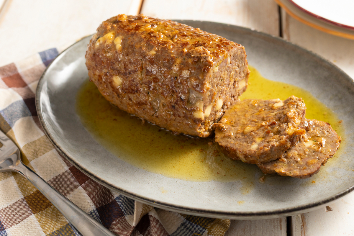 Rocambole de carne na frigideira