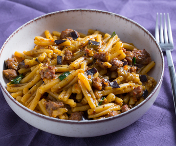 Pasta berinjela e linguiça