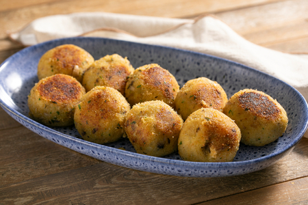 Almôndegas cremosas de cogumelos e batatas