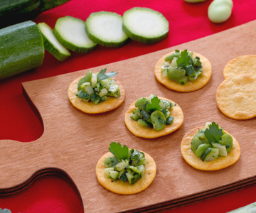 Pãezinhos com favas e abobrinhas salteadas
