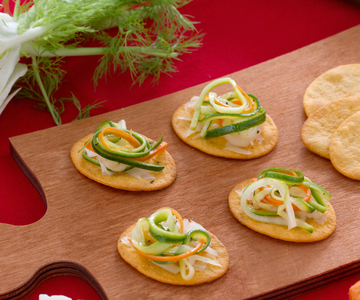 Pãezinhos com julienne de legumes e Asiago