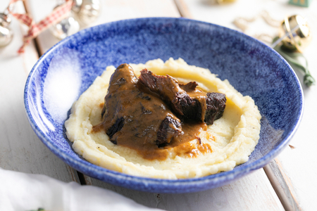 Bochecha de boi braseada