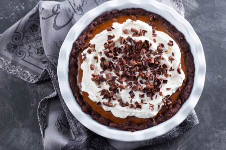 Bolo delicioso com mousse de chocolate