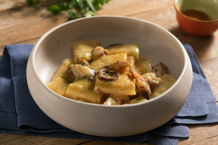 Paccheri com polvo e batatas