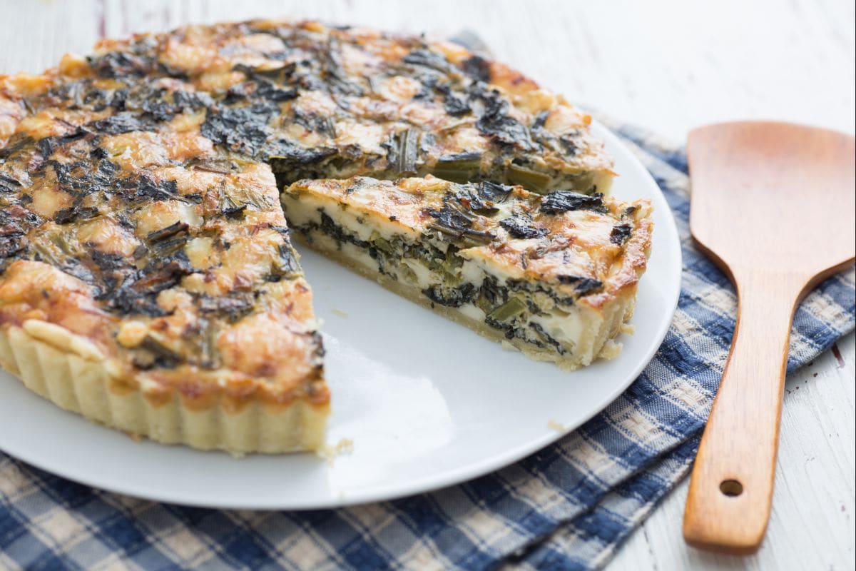 Torta salgada com couve manteiga
