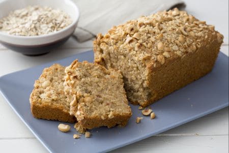 Bolo de aveia e avelãs