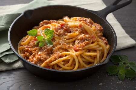 Bucatini com molho de linguiça