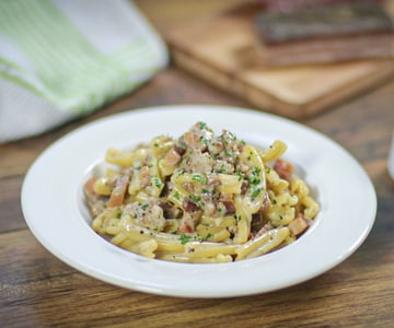 Pasta com linguiça e cerveja
