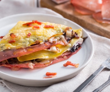 Crepes com speck, radicchio e fontina