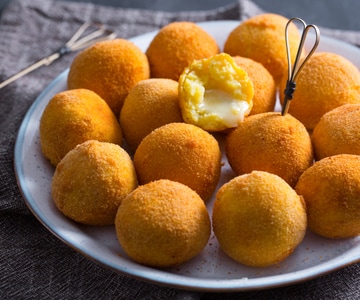 Almôndegas de batata e gorgonzola