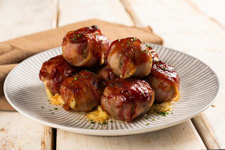 Bolinhos de carne com cheddar e bacon
